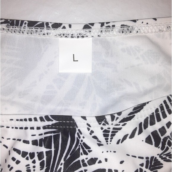 Supplied Shop Large Floral Print  Bikini - Picture 6 of 11